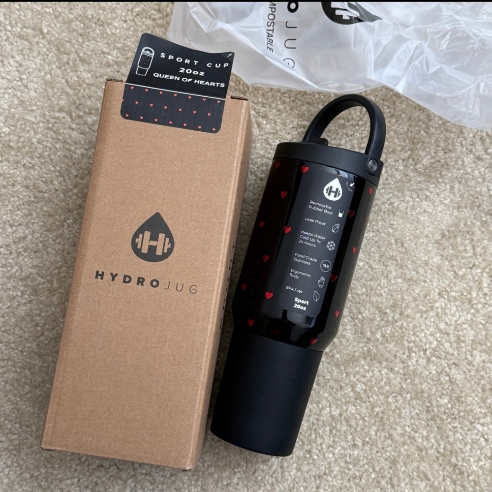 HydroJug Queen Of Hearts Sport Cup 20oz with Red Hearts